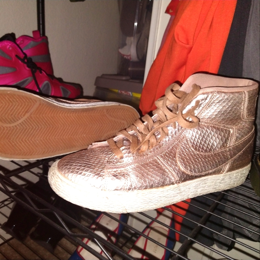 Nike Rose Gold Snake Skin Kicks sz 7